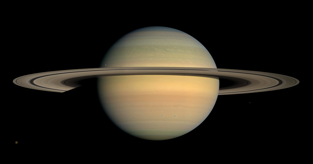 Observer Saturne la magnifique planète aux anneaux