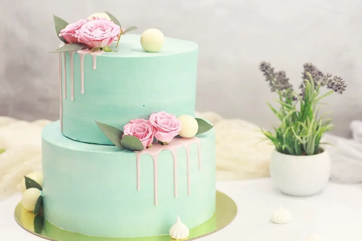 How To Make A Two Tier Cake Without Dowels - Cake Decorist