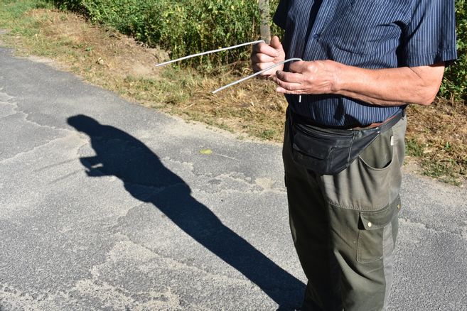 Trouver de l'eau avec des baguettes : les conseils d'un sourcier amateur à Vollore-Ville (Puy-de ...