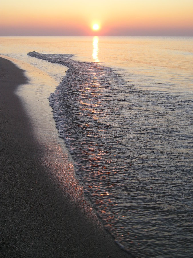 Coucher du soleil rose image stock. Image du waters, seaside - 7120525