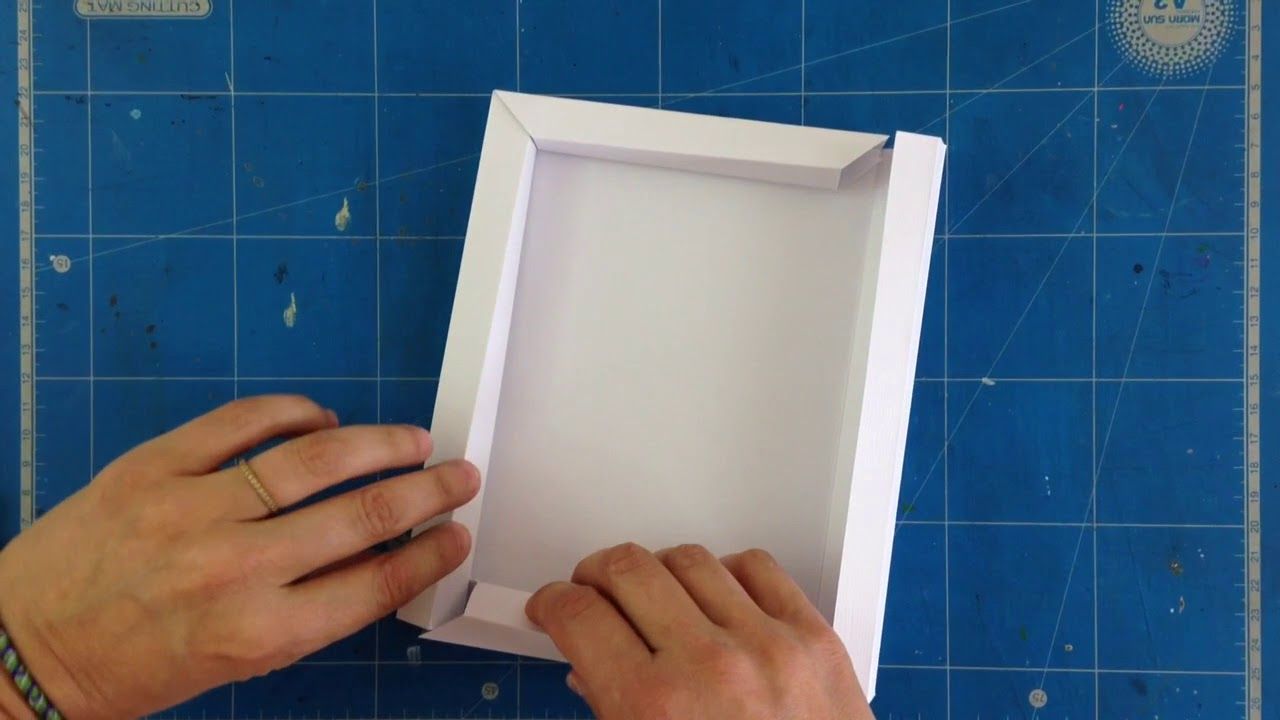 Tuto cadre 3D en papier scrap | Scrapbooking cadre, Cadres en papier, Cadre 3d