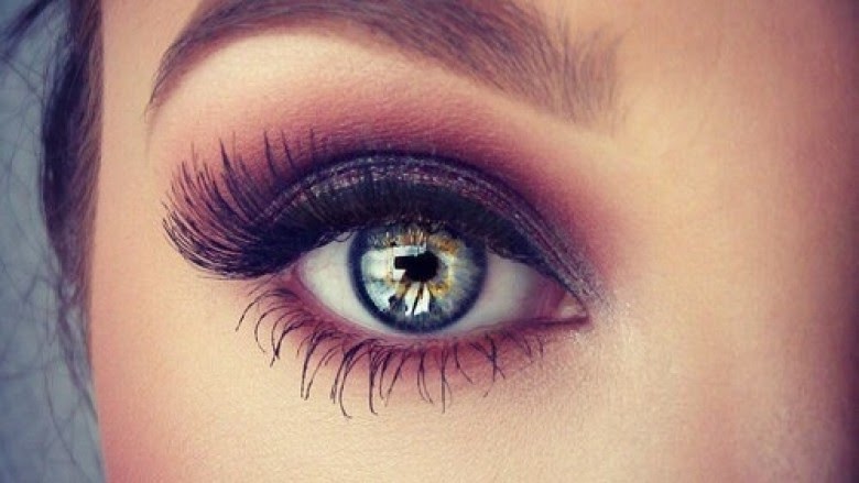 Quelle couleur fait ressortir les yeux bleus ? - FlashMag - Fashion, Beauty & Lifestyle Magazine