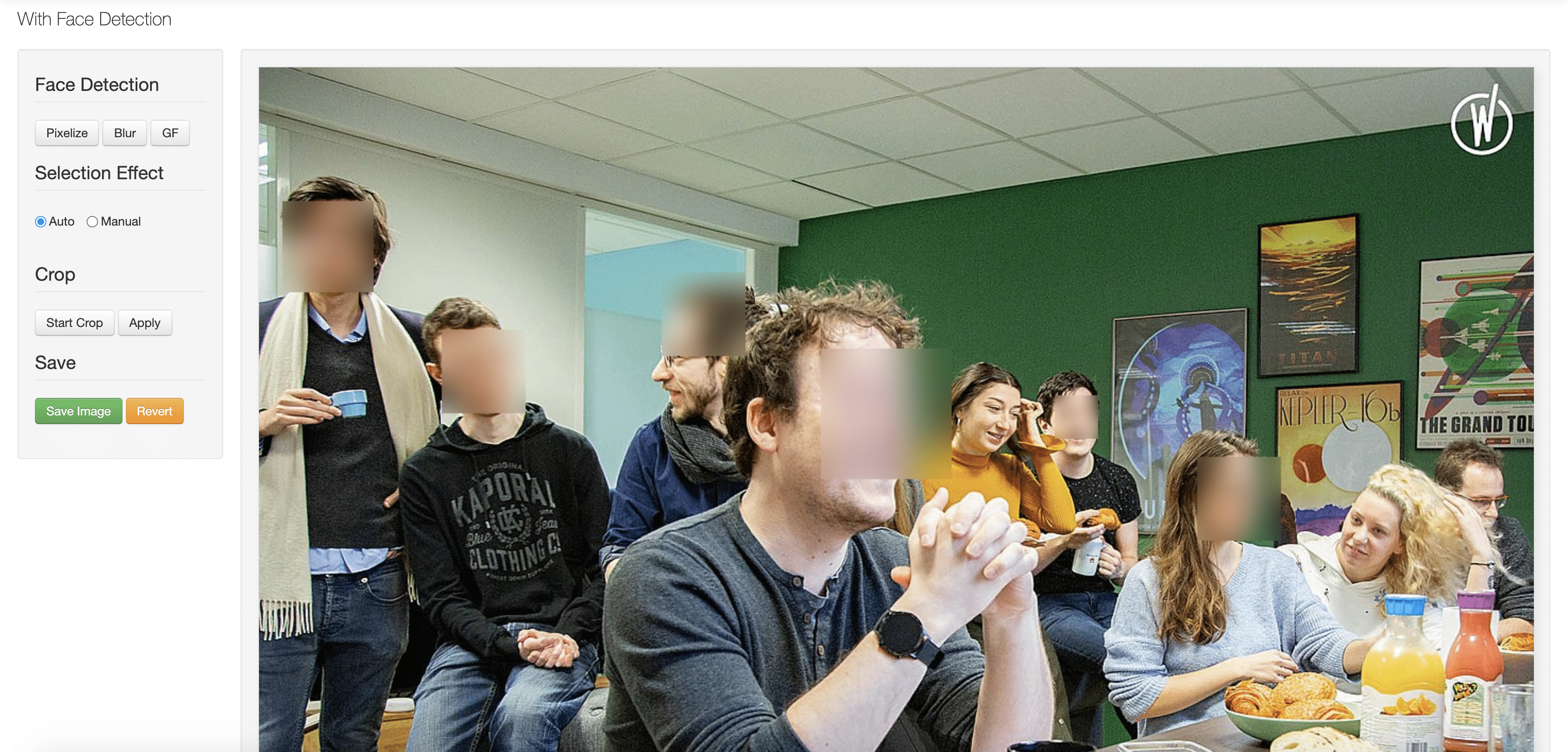 Comment flouter facilement les visages sur une photo de foule sur ordinateur et smartphone