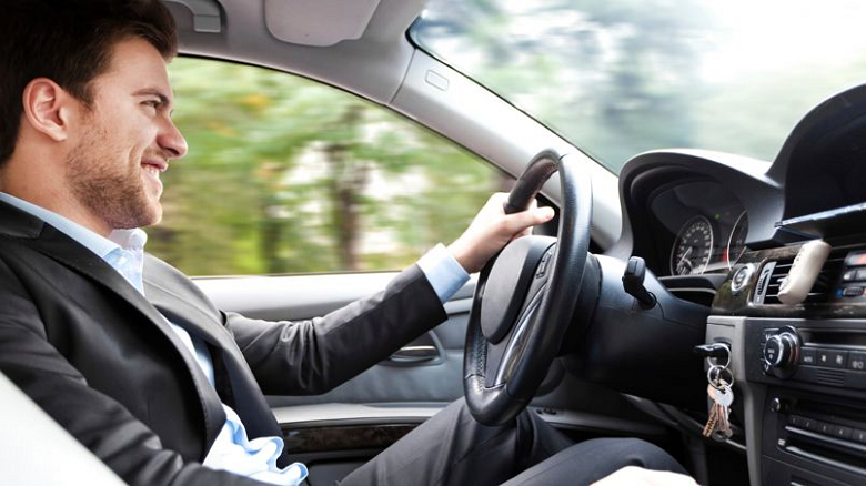 Aller au travail en voiture: les avantages et inconvénients